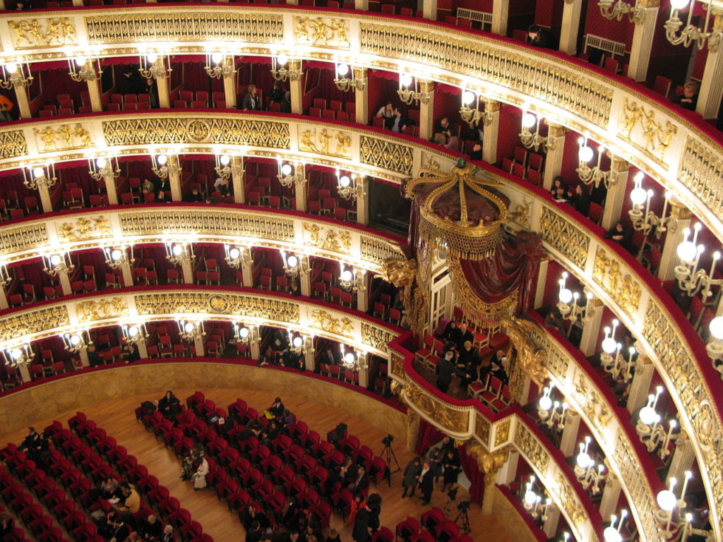 Interno del teatro San Carlo di Napoli. 
